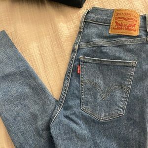 Women’s mile high super skinny 26x30